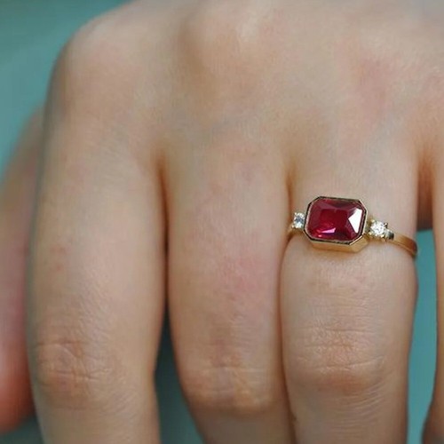 2.20Ctw Radiant Natural Red Ruby Three-Stone Engagement Ring in 9ct Yellow Gold - Picture 8 of 12