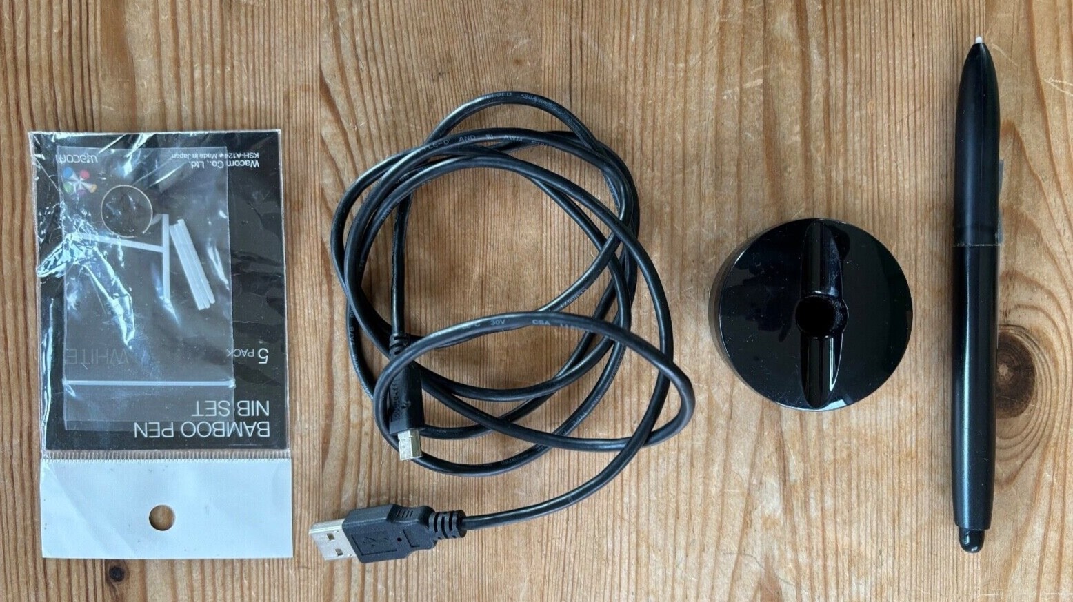 Bamboo tablet CTE650/K with stylus, stylus holder and unused