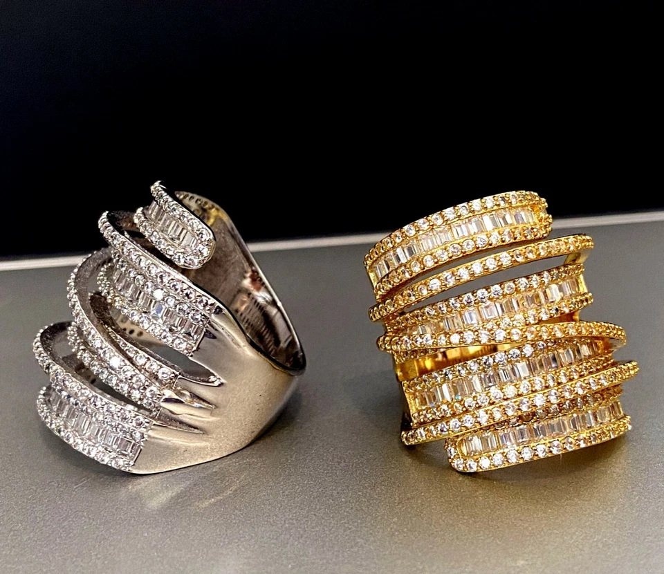 Precioso anillo grande largo enchapado en oro blanco de 18k hecho con piedra de cristal de Swarovski Foto 2 de 4