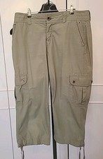 Size 8 Tommy Hilfiger Cargo Capri Lite Green Pockets. 100 Cotton .