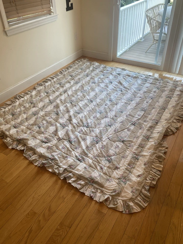 Laura Ashley 被子 Isabelle 花卉条纹荷叶边棕褐色白色 尺寸 全 Vtg 美国 — 第 3/4 张图片