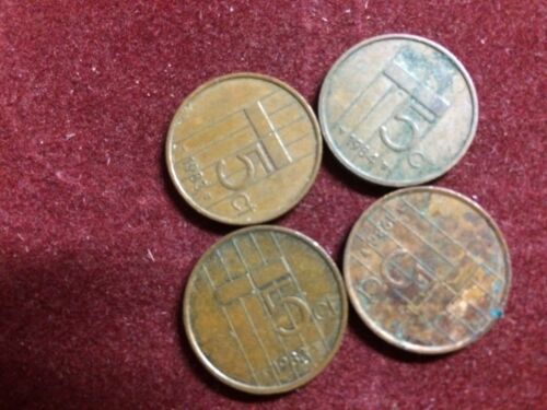 NIEDERLANDE: Lot 4 Stück 5 CENT Münzen KÖNIGIN Beatrix  1983 und 84 (je 2 x)) - Foto 1 di 2