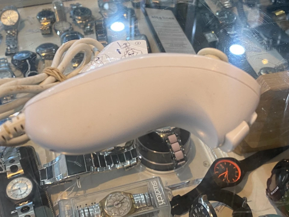 GENUINE NINTENDO WII NUNCHUCK IN WHITE (RVL-004) - Image 4 of 4