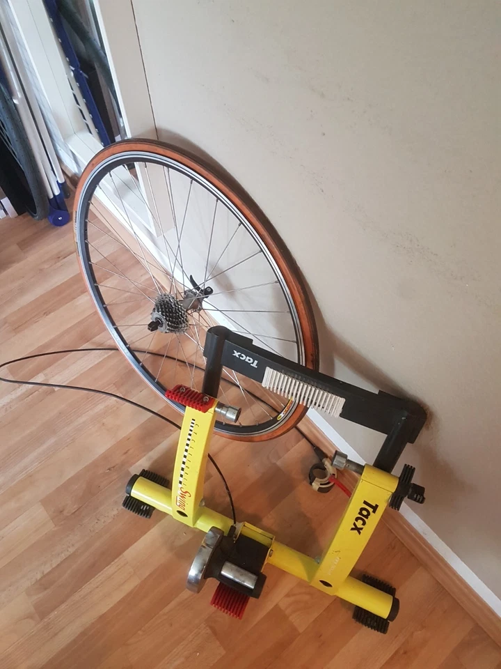 Laufrad Mavic 28 Zoll 9-fach Continental Rollentrainer 700 x 23C Rennrad