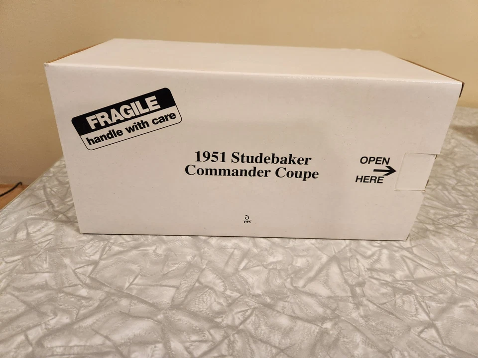 Danbury Mint 1951 Studebaker Commander Coupe Burgundy 1:24 BOX ONLY - Image 2 of 4