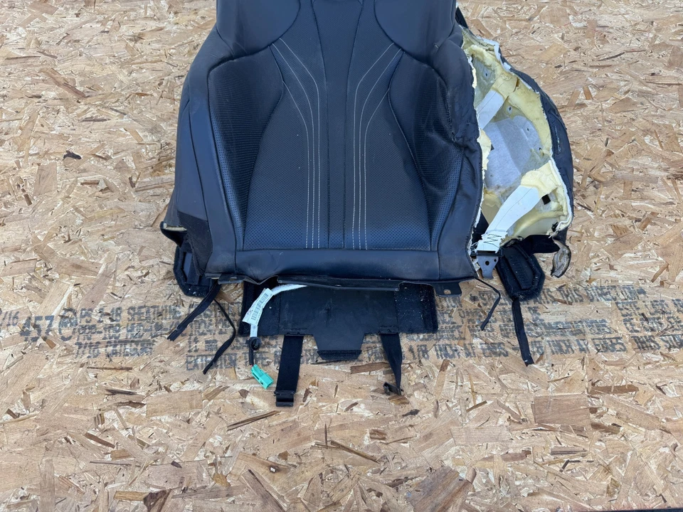 COJÍN ASIENTO SUPERIOR DELANTERO IZQUIERDO CUERO NEGRO LEXUS RC F (2015-2019) OEM Foto 2 de 4