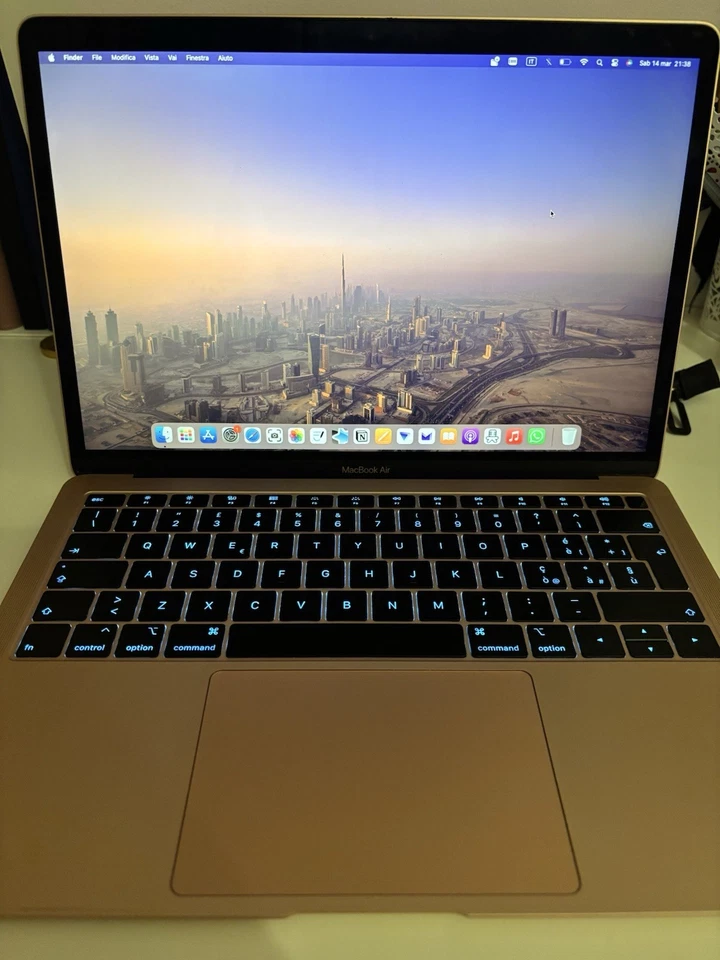 Apple MacBook Air 13" · i5 8th gen 1.6 GHz · 8GB · 128GB, foto 1 di 5