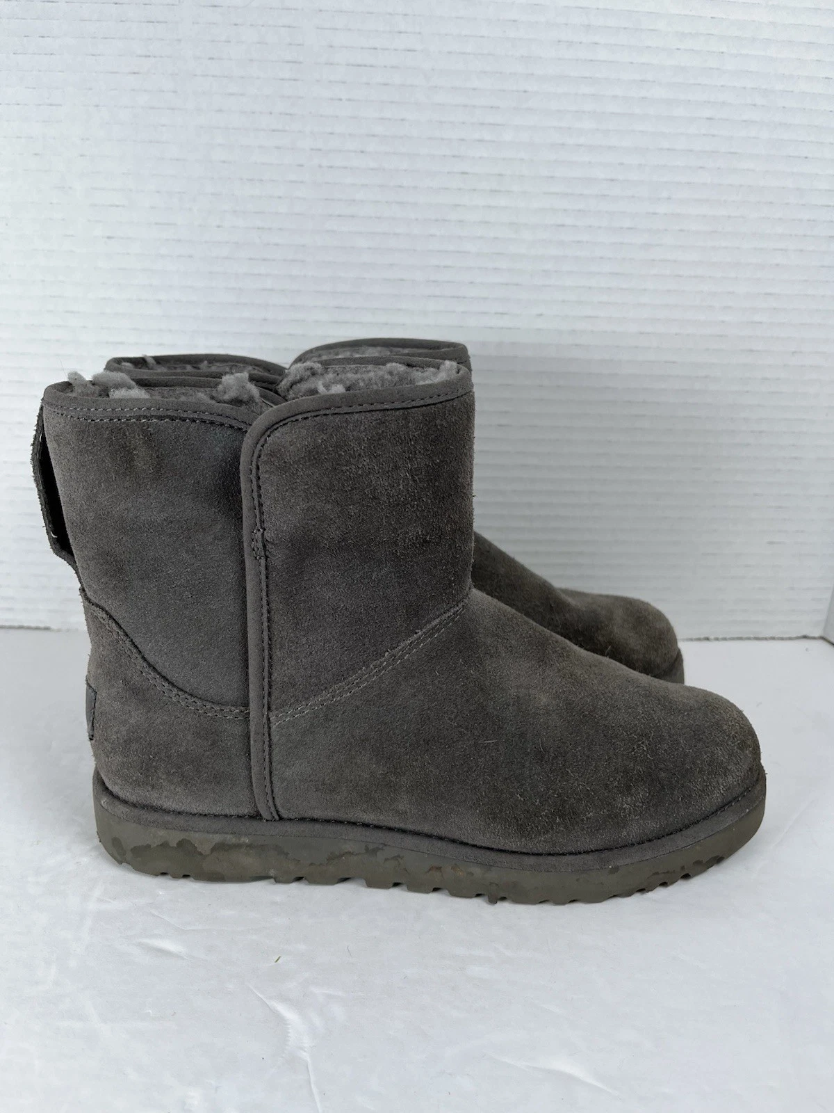 UGG Australia Stivaletti da donna Cory scamosciati in pelle di pecora grigi taglia 5 (S485A)