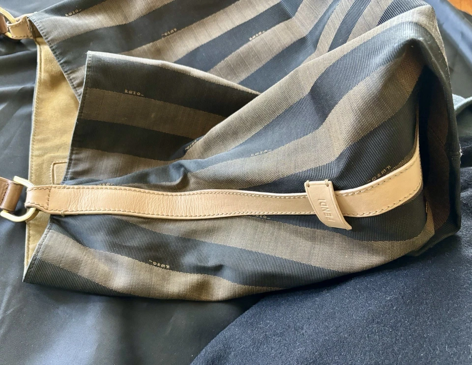 Bolso de Mano Fendi Penguin Rayas Vintage Lona y Cuero Acentos Dorados Italia Foto 3 de 4