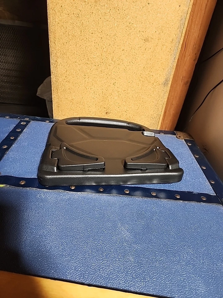 i-Blason ARMOR BOX KIDDO BLACK POLYCARBONATE FOR APPLE 7 x 10 INCH' USED  - Image 4 of 4