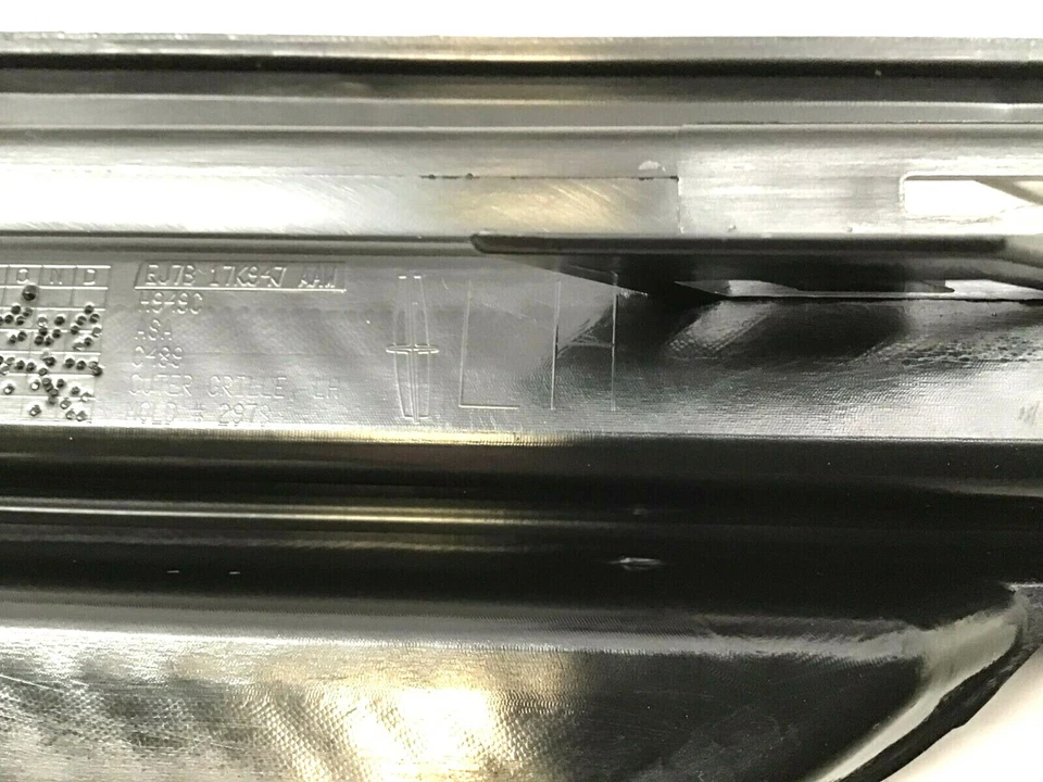 Lincoln MKC LH 2015-2019 lado del conductor negro parachoques parrilla inserto nuevo OEM Foto 3 de 4