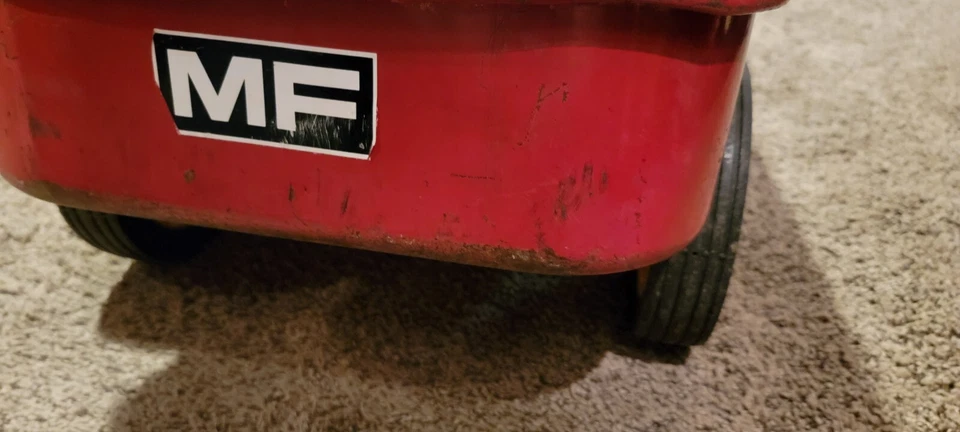 Ertl Massey Ferguson педальный трактор прицеп тележка универсал 1100  - Изображение 3 из 4