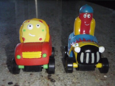 VINTAGE PULL BACK GO CAR HOT DOGGER & CHESSY HOT DOG PIZZA FIGURAL PLASTIC HTF