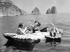 Eating Spaghetti on the Water Vintage Poster Print, Capri Italy 1939 Girls Pasta