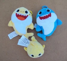 PINKFONG BABY SHARK LOT DADDY,MOMMY CLIP-ON and BABY SHARK MUSIC BABY SHARK