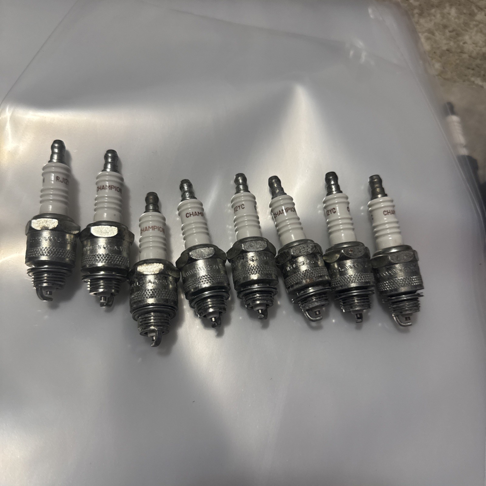 8 x Champion Spark Plugs RJ12YC 