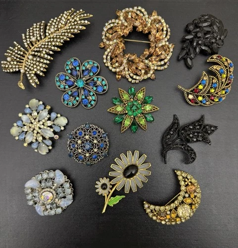 Vintage Lot of 12 Brooches WEISS Judy Lee Capri/Signed/Unsigned Costume Jewelry