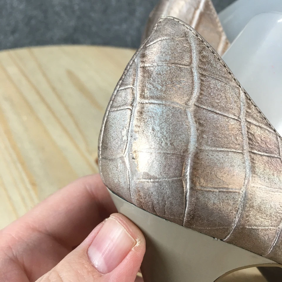 Tacones Carlos by Carlos Santana para mujer 7M Bliss Pump dorado punta abierta aguja informales Foto 4 de 4