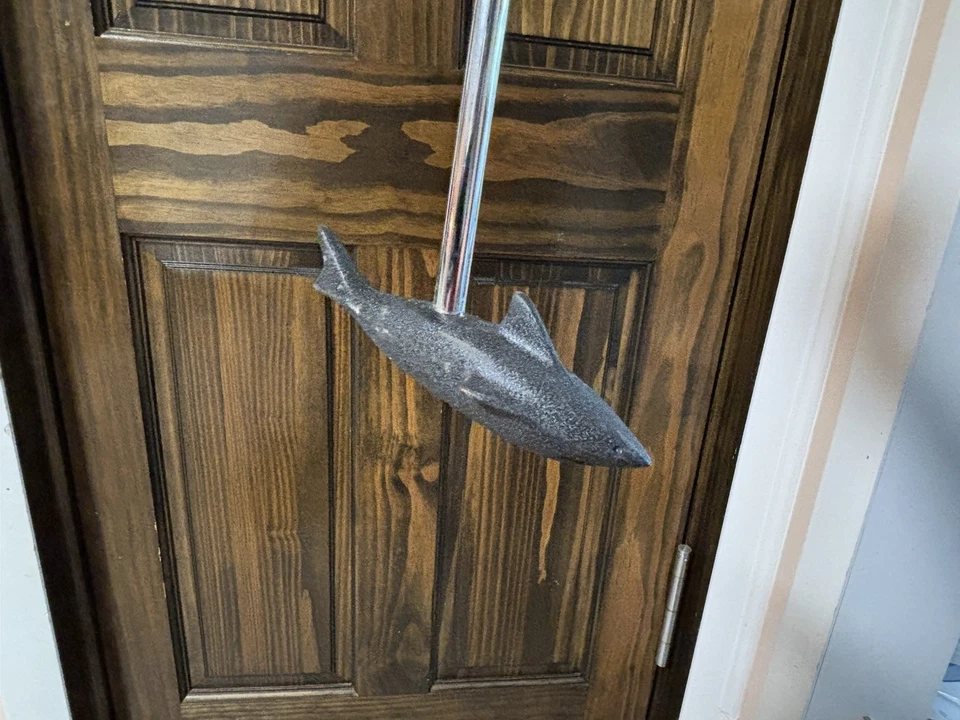 Great White Shark 🦈 Golf Putter Right Hand 34”  - Image 3 of 4