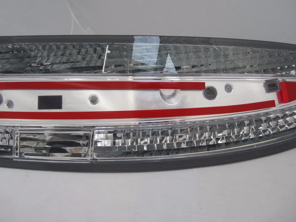 Kit de lámpara trasera transparente Aston Martin DB9/DBS/Virage Volante - Incluye tercera lámpara Foto 3 de 4