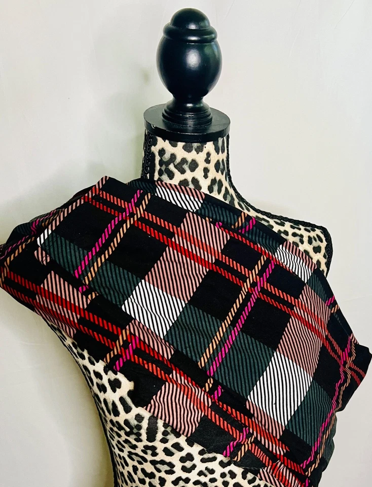 AGNES & DORA PLAID PINK BLACK RED GREY ADULT LEGGINGS SIZE XL PLUS SIZE (16-20) - Image 2 of 3