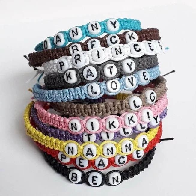 How to Make Friendship Bracelets With Names, Letters, and Numbers -  FeltMagnet