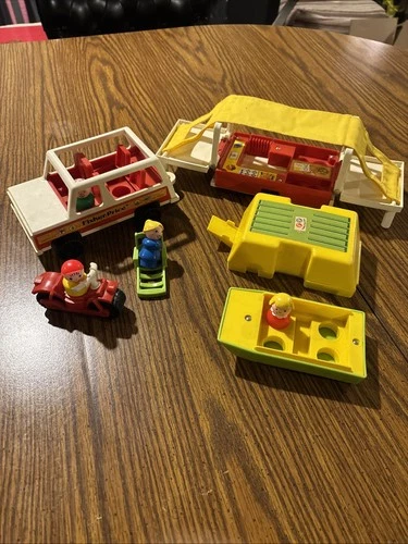 1979 Vintage Fisher Price Little People Camping set #992 in very good condition