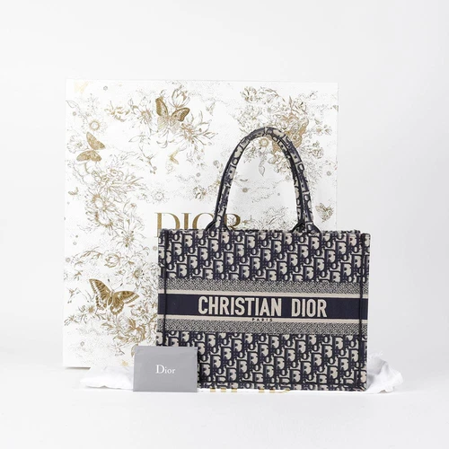 Sac fourre tout moyen Dior M1296ZRIW Book Tote Bag 129074531