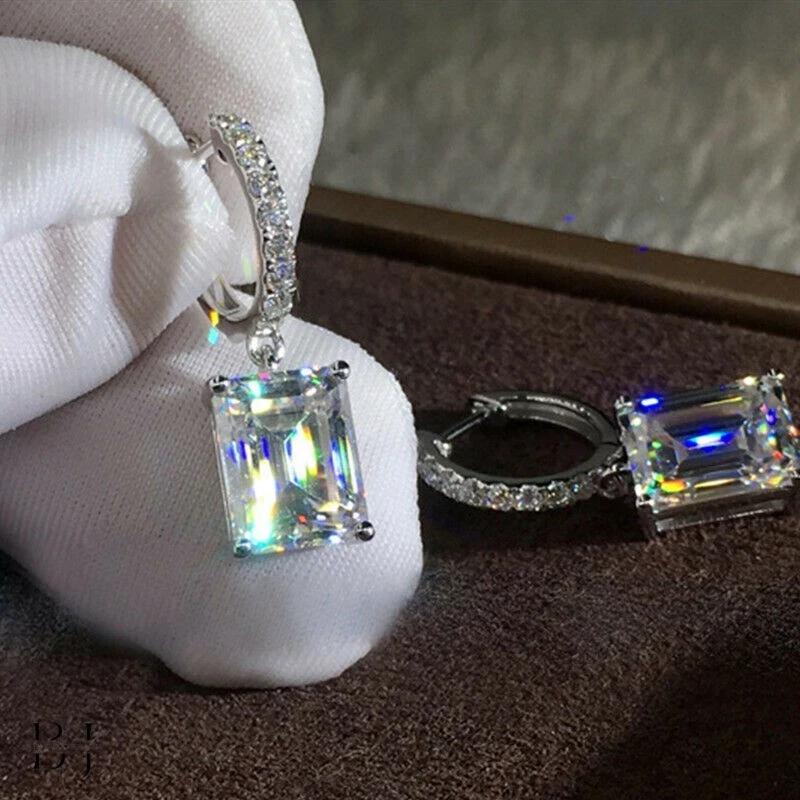 Pendientes colgantes colgantes de moissanita de 3 quilates corte escalonado esmeralda oro blanco sólido de 14K VVS1 Foto 3 de 4