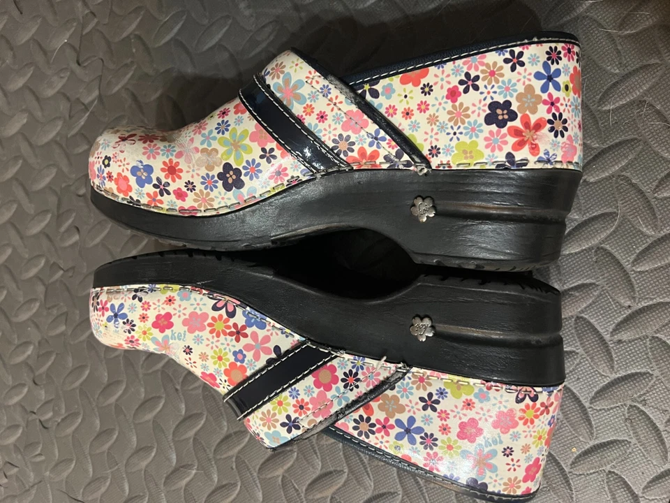 Zuecos daneses Sanita Koi zapatos de cuero talla 40 EE. UU. 9,5 florales sin cordones mulas Foto 4 de 4
