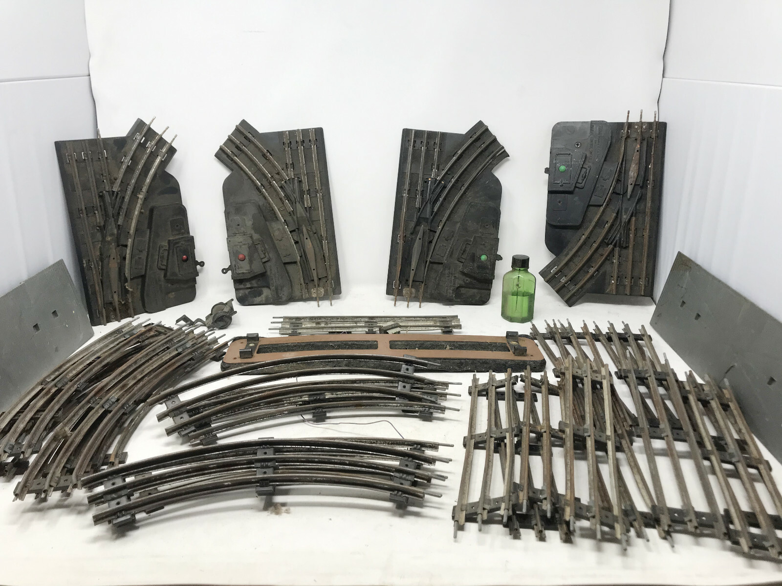 Vintage MODEL TRAIN SET / Parts HUGE LOT Track, Cars, Posts