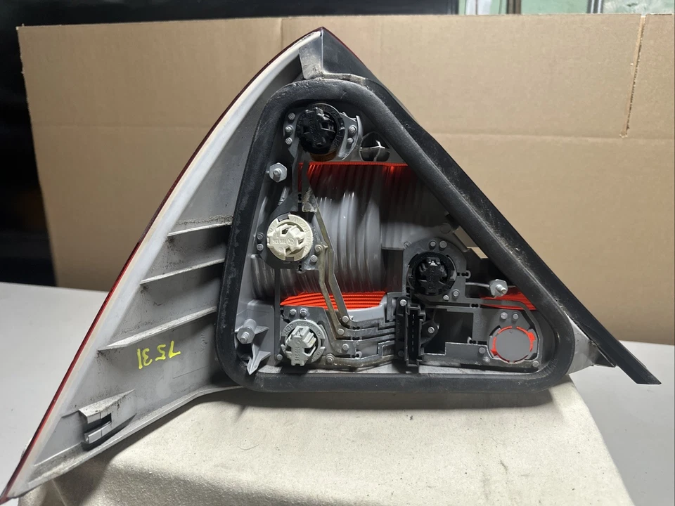 Conjunto de luz trasera derecha Mercedes-Benz SLK320 2002 OEM Foto 3 de 4