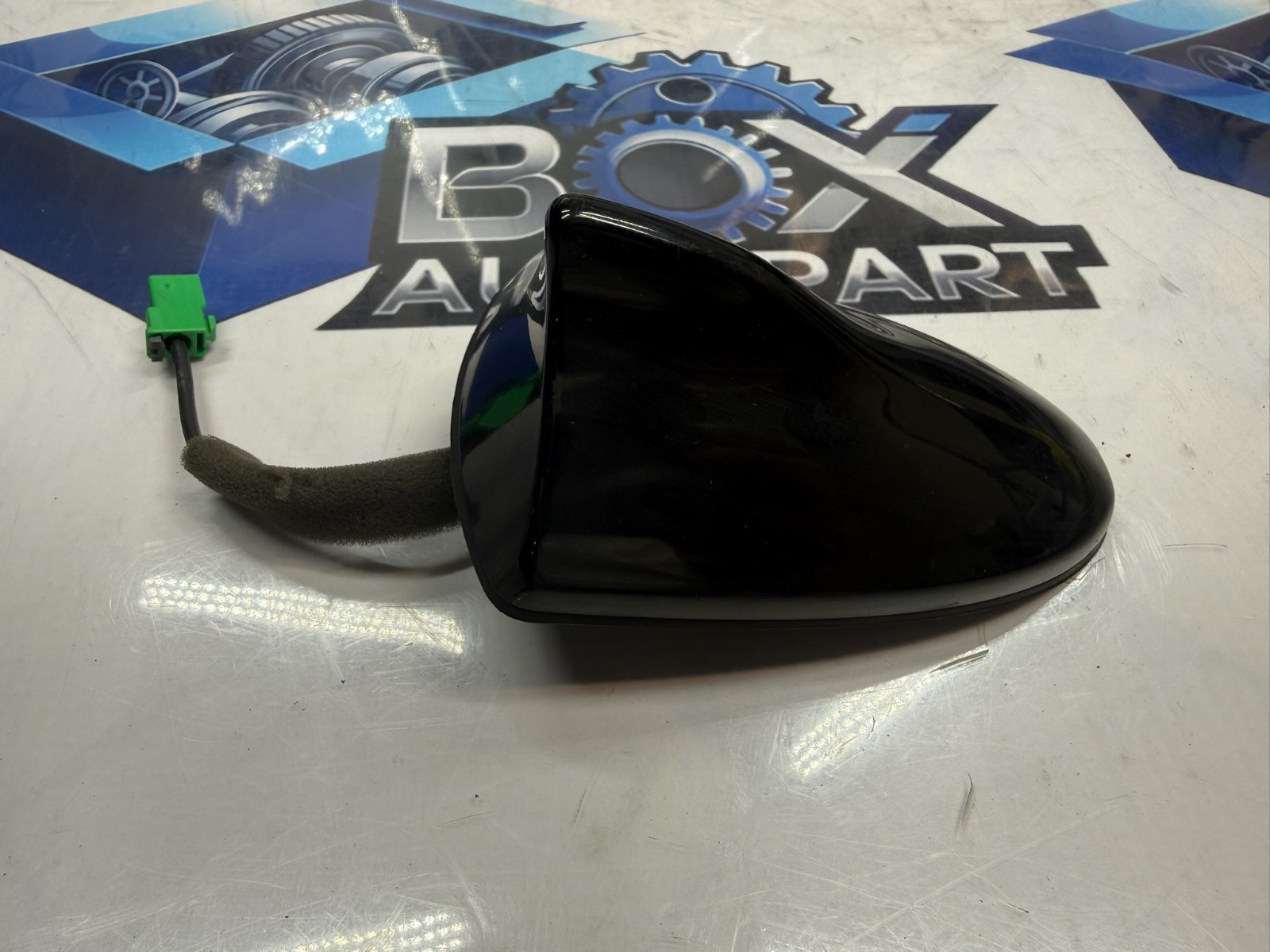 2014-2018 INFINITI Q50 REAR ROOF SHARK FIN RADIO ANTENNA 19-AV25A OEM