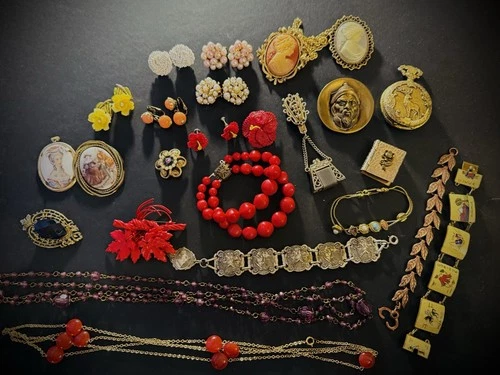 25 pc Lot Asst Era Costume  Jewelry Victorian Nouveau MCM Watch Brooch Earrings