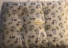 PEANUTS JOE COOL SNOOPY Size MEDIUM 33  X 22  X 4  EVERYDAY DOG BED NEW FAST SHIP.