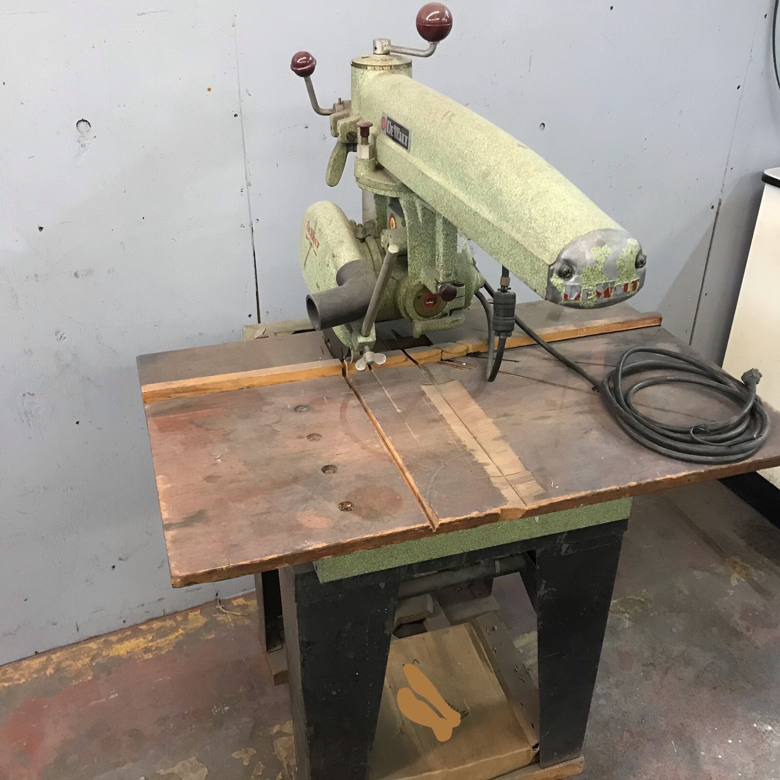 Vintage Dewalt 9" Sliding Radial Arm Saw Woodworking Craft