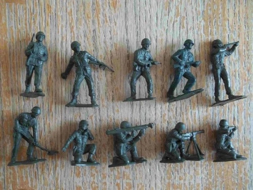 1950's MARX  Battleground Playset 10 dark green G.I.s