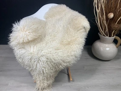 MODERN LUXURY HOMES Curly Natural Icelandic Sheepskin Rug Pet Bed Genuine Chair Throw Hide Accent