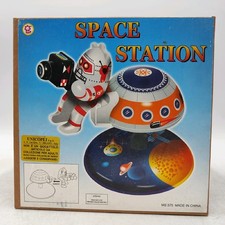 SPACE STATION TIN TOY WITH ASTRONAUT SPACEMAN CLOCKWORK 1960 TINPLATE MARS 10 X