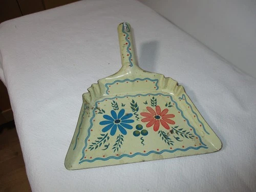 VINTAGE OHIO ARTS  1960s CHILDS TIN DUSTPAN