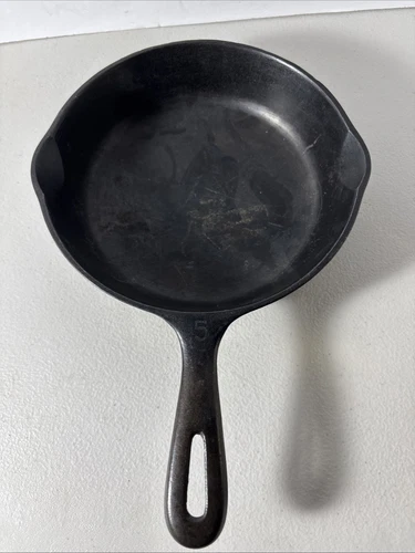Vintage Wagner Ware  # 5 Cast Iron 8 inch Skillet made in USA read