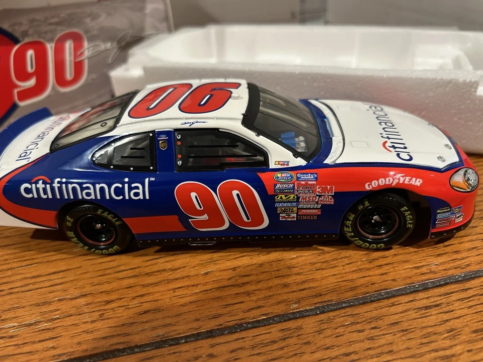 Coche Action Dale Jarrett 2005 Citifinancial #90 escala 1/24 nuevo en caja Foto 2 de 4