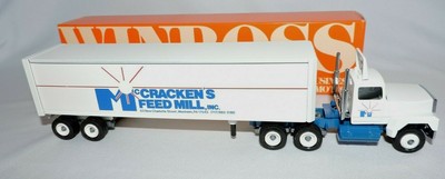 toy feed truck
