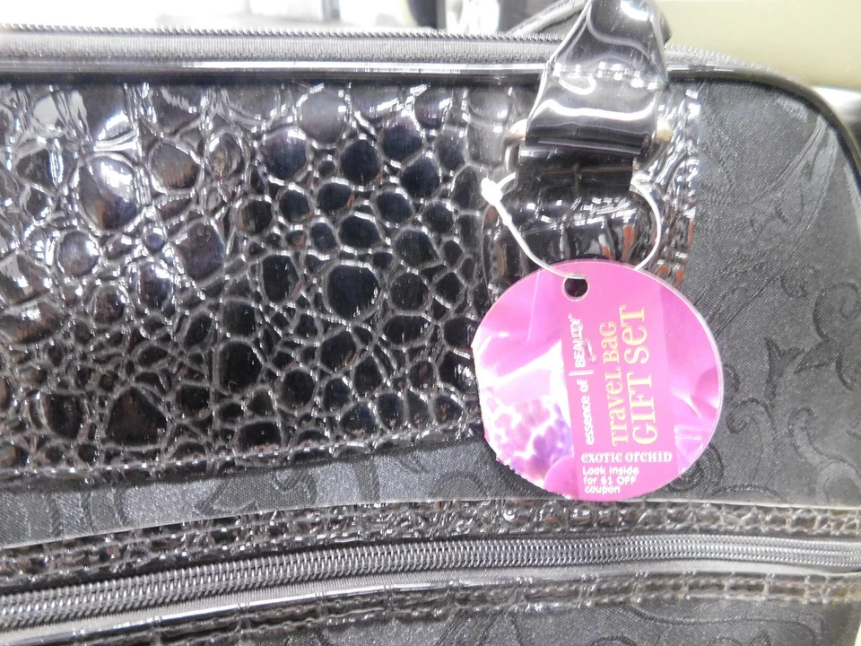 Essence Of Beauty Set de Regalo Bolso de Mano Negro Patente Paisley Cuello Almohada Bolsa Foto 2 de 4