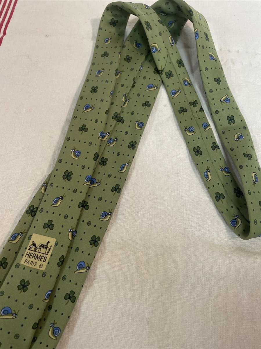 Cravate Hermès En Soie 100% - Motif Escargot, Couleur Verte - Occasion