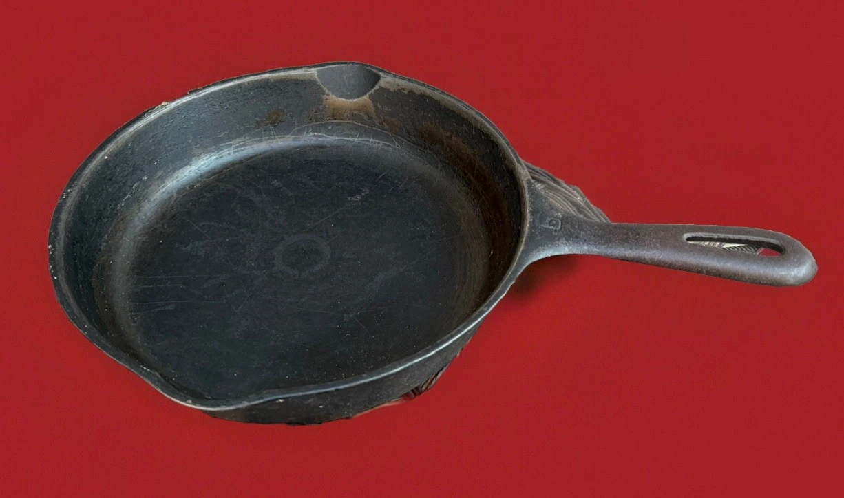 VINTAGE Cast Iron SKILLET Frying Pan 2 Spouts Made In USA Marked A & 9 (or 6)