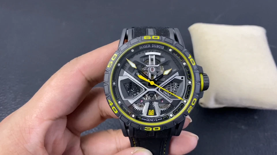 Reloj mecánico automático ROGER DUBUIS para hombre 46 mm Foto 2 de 4