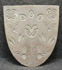 XA09129 REALLY NICE VINTAGE 1970s  FLORAL ARTWORK  UNISEX BRASS BELT BUCKLE