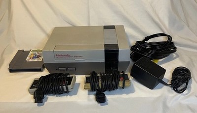 Nintendo Entertainment System(NES)Bundle Turns On Blinking GreenScreen ReadDesc.