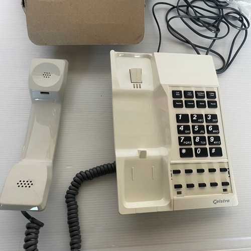 NEW IN BOX Telstra Phone Corded Australia Telecom TF400C - Picture 4 of 7